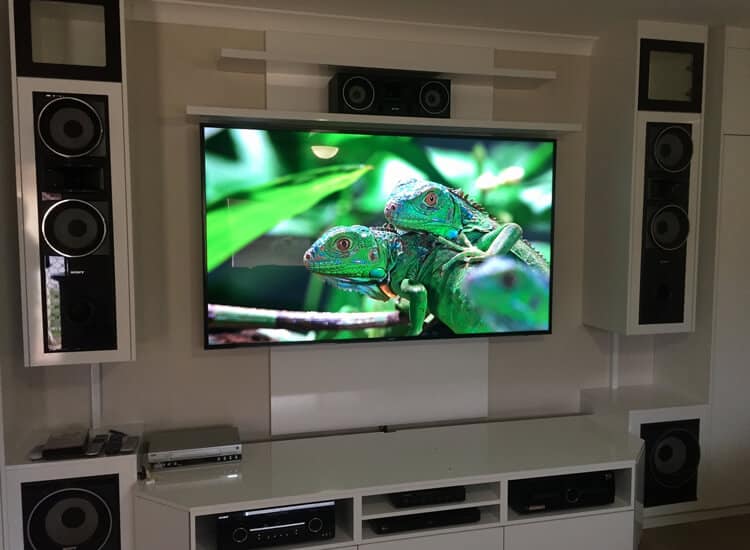 Wall-mounted-TV-with-cinema-sound-installed