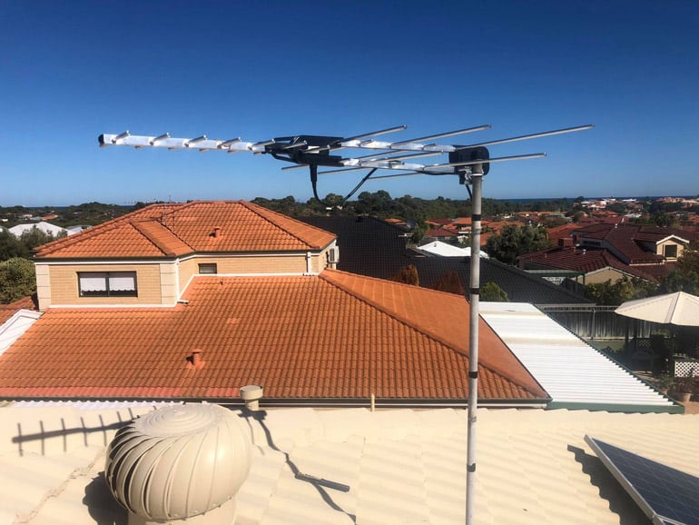 New Hills Silver Dart Antenna Correctly Installed in Hillarys