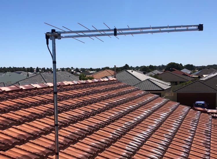 fracarro tv antenna installed on tiled roof